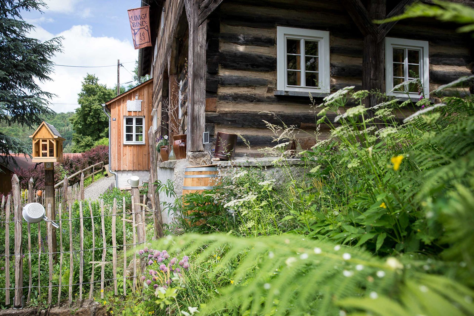 Umgebindehaus in Krippen mit Fachwerk und Blockstube